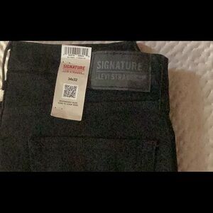 Levi Strauss Signature 34x32
Slim Fit